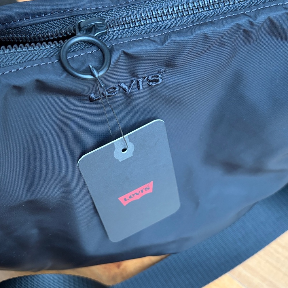 LEVI’S BLACK Crossbody Bag LEVI Brooklyn Medium Shoulder Bag - Picture 4 of 9